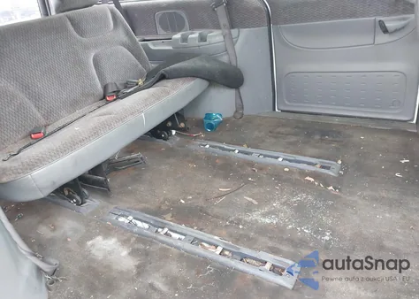 2000 Chrysler Grand Voyager Se z USA, uszkodzony, nr VIN 2C4GJ44R0YR767490